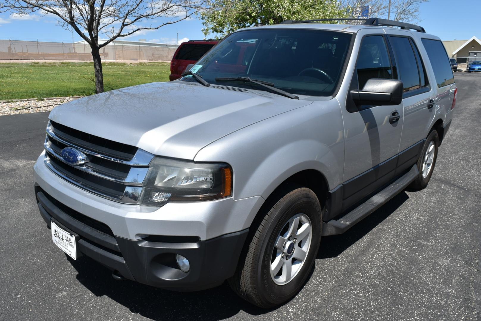 2016 Silver /Black Ford Expedition XL (1FMJU1GT0GE) with an 3.5L Twin Turbo V6 engine, 6-Speed Automatic w/ OD transmission, located at 1600 E Hwy 44, Rapid City, SD, 57703, (605) 716-7878, 44.070232, -103.171410 - Photo#2